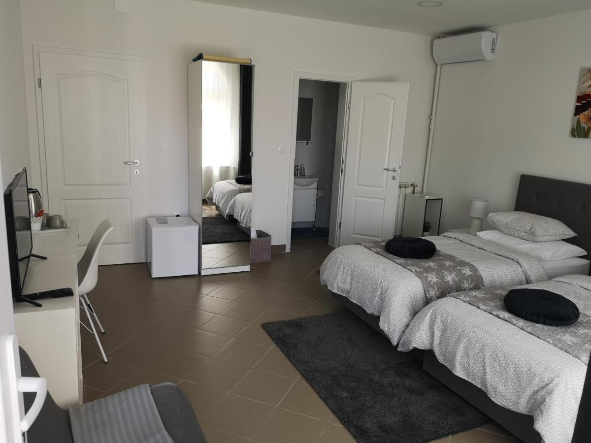 Marko Airport Rooms Velika Gorica Eksteriør billede